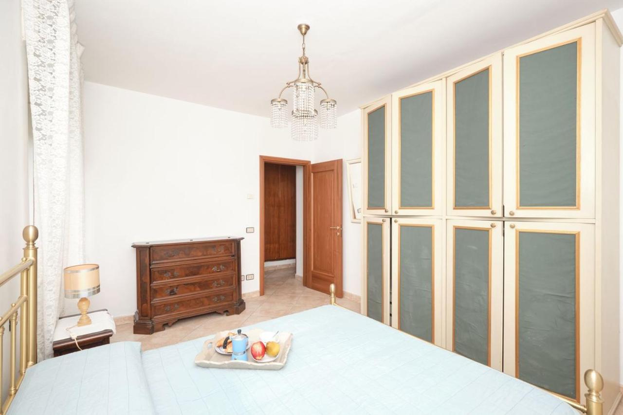 Appartamento Floriana Desenzano del Garda Ngoại thất bức ảnh