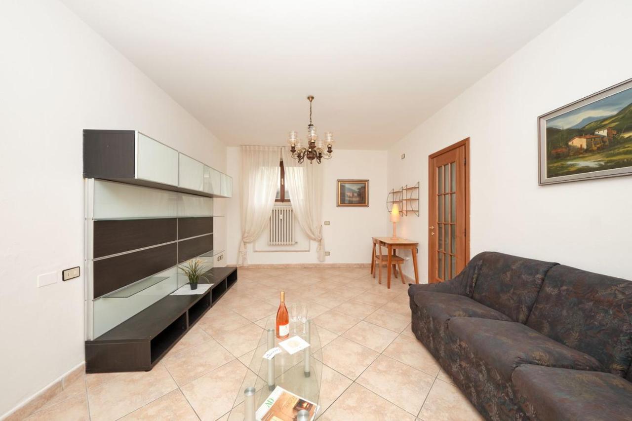 Appartamento Floriana Desenzano del Garda Ngoại thất bức ảnh