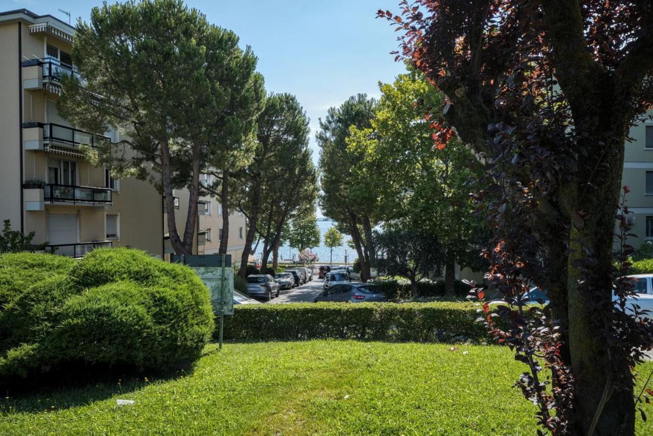 Appartamento Floriana Desenzano del Garda Ngoại thất bức ảnh